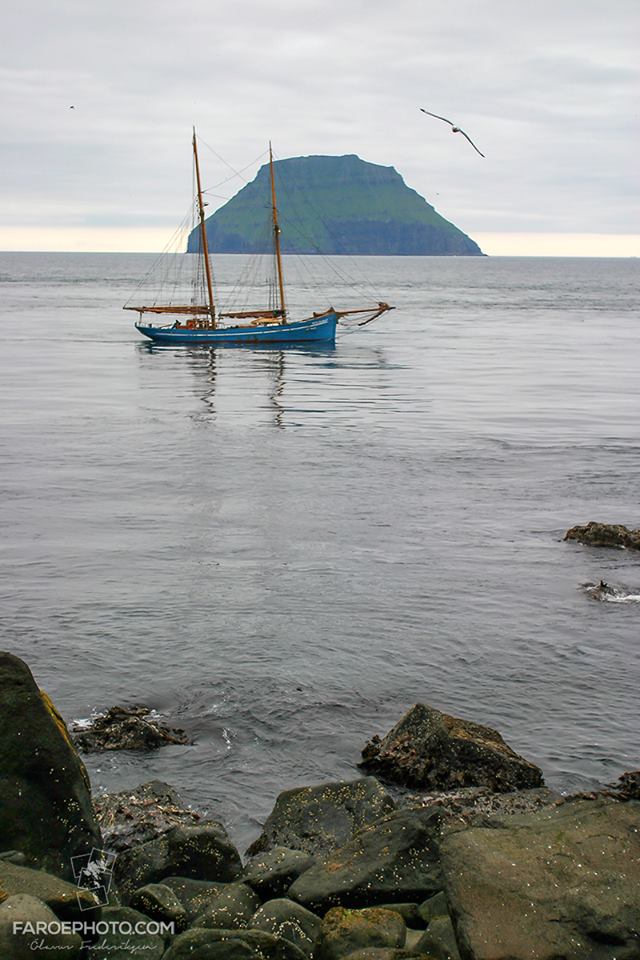 Norðlysið и Lítla Dímun в Stóra Dímun..jpg